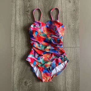 Jantzen woman’s one piece floral swim suit very beautiful